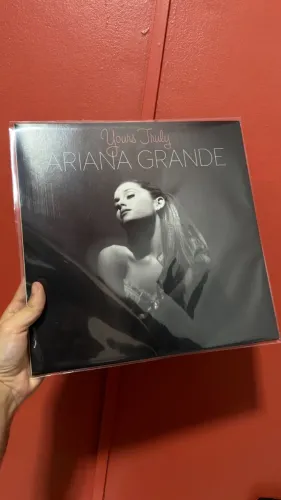 Ariana Grande - Yours Truly (Preto) [LP/Vinil - Gatefold]