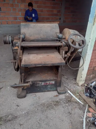 Máquina para marcenaria