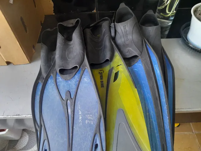 MATERIAL PARA MERGULHO ROUPA NADADEIRAS E LANTERNA