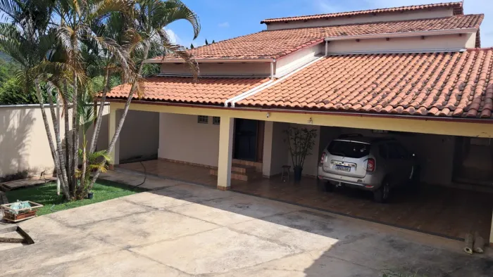 CASA RESID. BAIRRO FELIZ (62)9 *