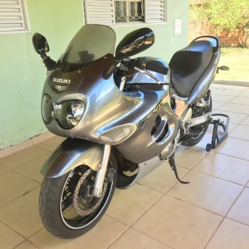 Vendo GSX 750F ano 2005