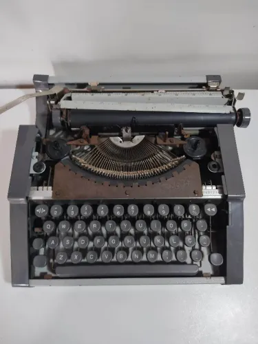 Máquina de Escrever Olivetti