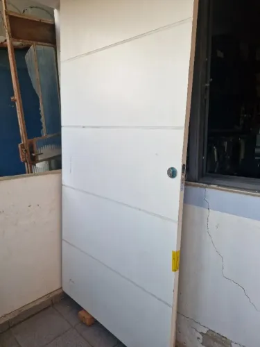 Portas de madeiras pra quartos, e outras.