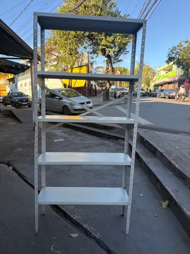 Prateleira de aço