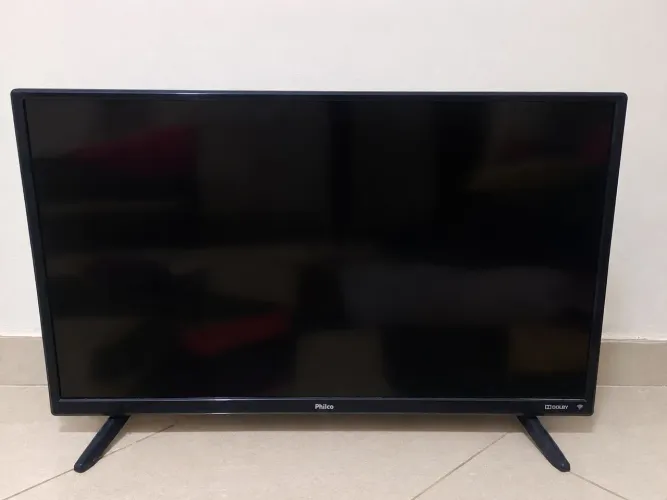 Vendo por 400 reais a tv está com defeito ligar porém a tela está preta<br>