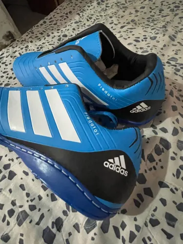 Tênis de futsal adidas TAM 41 NOVO. 