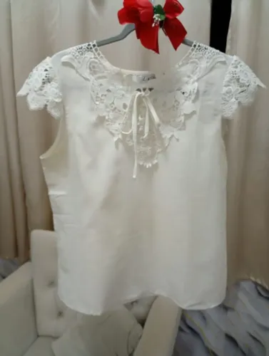 Blusa branca bordada