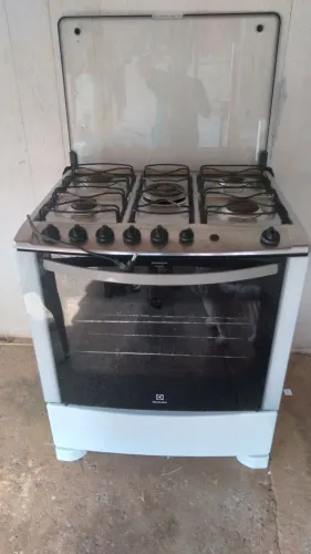 Vendo fogão com alguns detalhes