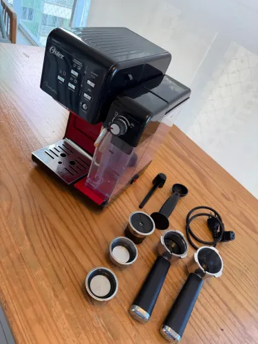 Cafeiteira Primalatte 2 - usada 6 meses oster