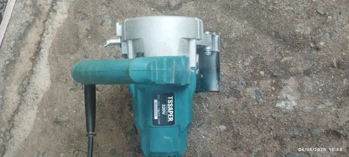 Vendo essa maquita semi nova