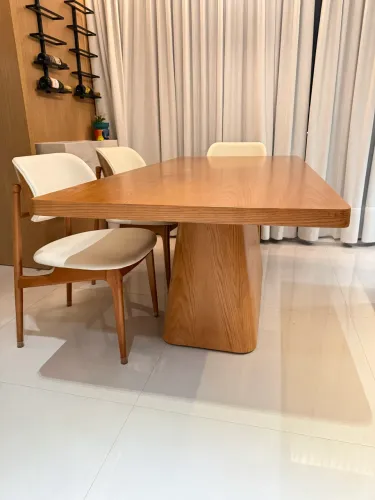 Mesa de jantar de madeira 6 lugares : 2 metro de comprimento por 90 cm de largura
