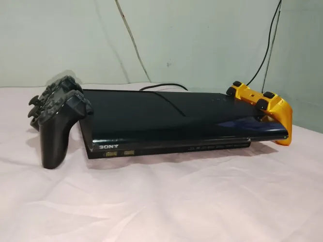 PlayStation 3 destravado PS3 + 2 Controles + 12 Jogos Instalados
