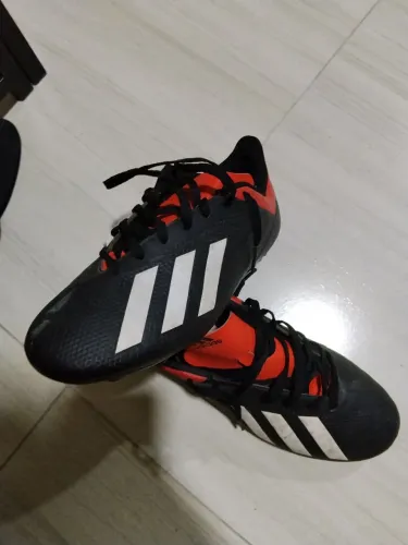 CHUTEIRA DE CAMPO ADIDAS TAMANHO 39