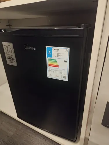 Frigobar 67 litros inverter Midea 1 ano de uso