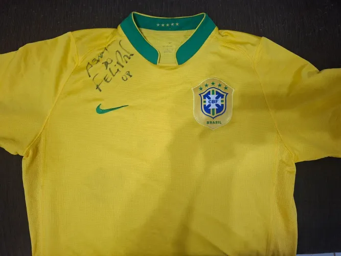 Camisa Oficial Brasil 2008 Autografada por Felipão - Item de Colecionador