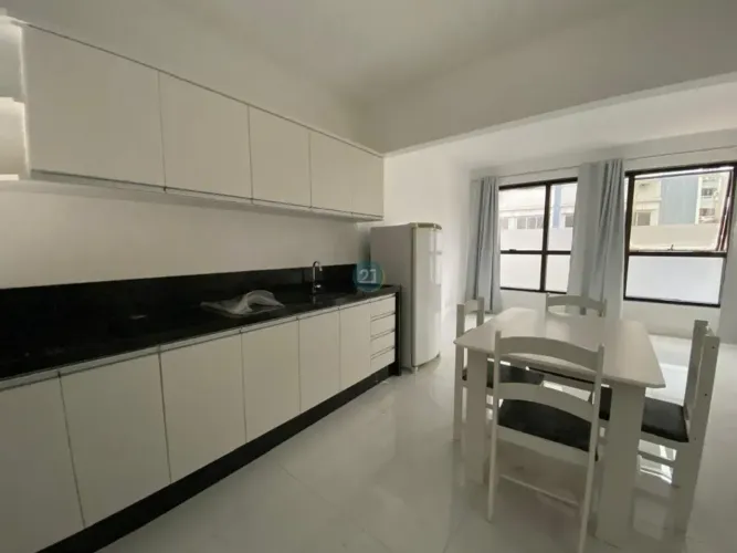 Apartamento semi mobiliado para locação , Com 01 quarto, 2 salas, 01 banheiro e 49,00 m2 d