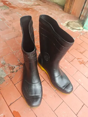 Bota de borracha cano longo