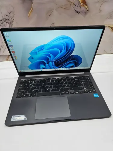 Samsung Book 2. i3 de 12ª geração