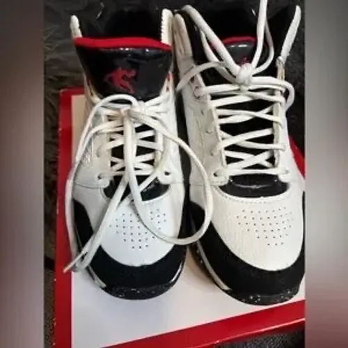 Tênis Jordan HAND1