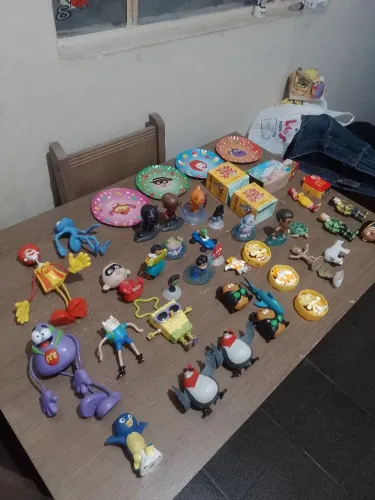 Lote Mec Donald's com alguns itens antigos 
