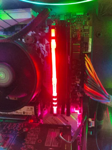 Memória RGB DDR4 16gb kingston Fury 3200 mhz