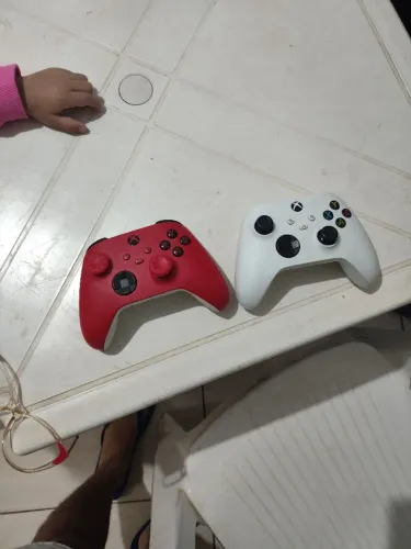 Dois controles novinhos Xbox 250 cada um