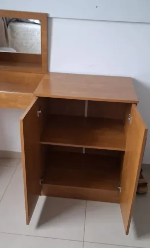 Penteadeira e escrivaninha
