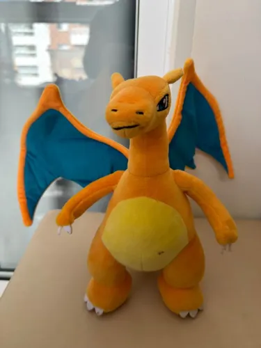Brinquedo de pelúcia - POKEMON CHARIZARD