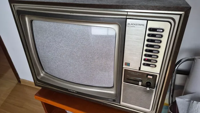 Televisão antiga tubo funcionando