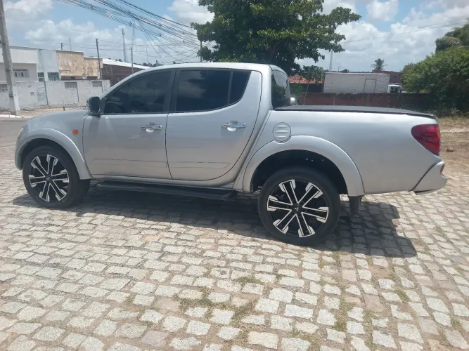 Mitsubishi L200 Triton HPE 3.2 CD TB Int.diesel AUT 2011