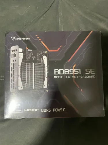 MINISFORUM BD895i SE Mini-ITX Placa-mãe AMD Ryzen 9 8945HX (16C/32T)