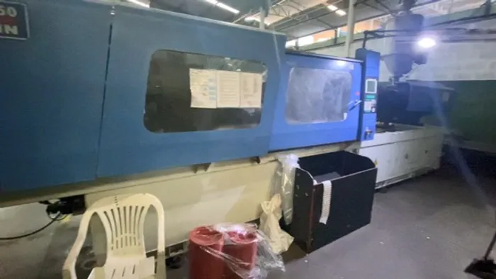 Injetora de Plástico FCS 350t - HN 350