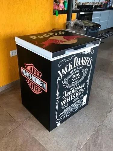 Envelopamento de geladeiras.