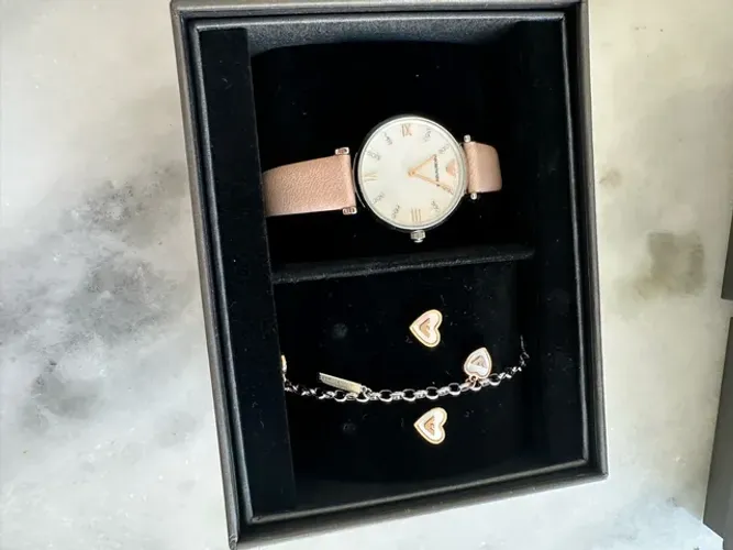 Relogio Emporio Armani com brincos e pulseira