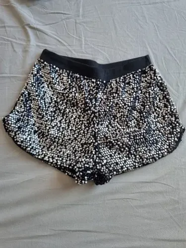 Short brilhoso / Paetê - Preto / Prata - Carnaval / Festival