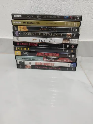 11 DVDs originais.
