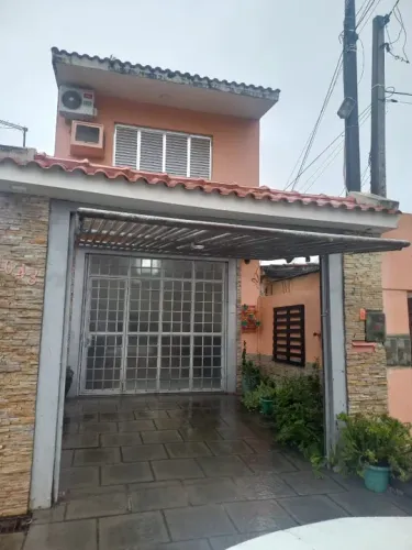 Casa em Pelotas, 02 quartos