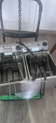 Fritadeira 110volts duas cubas e duas tomadas