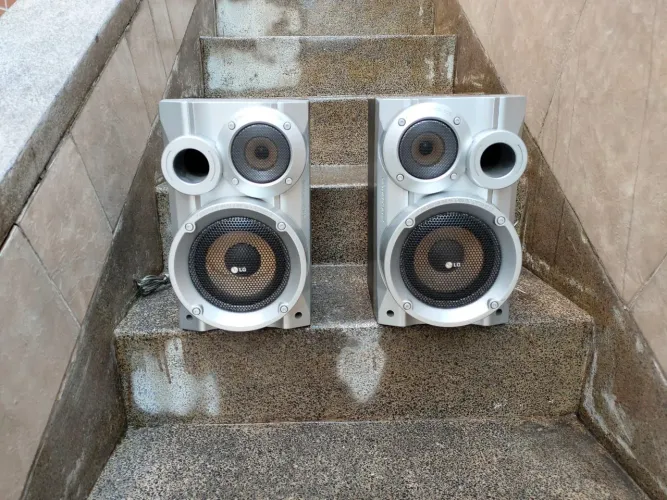 Par de caixas LG mod. MCS 122 F . Usadas