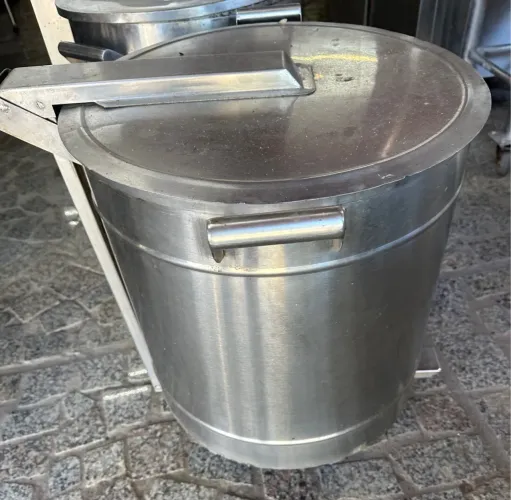 Lixeira Industrial em Aço Inox com Tampa
