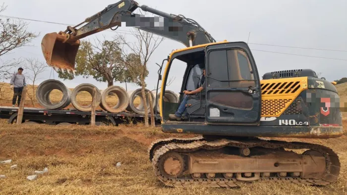 Escavadeira 140LC com 12 mil hrs de uso