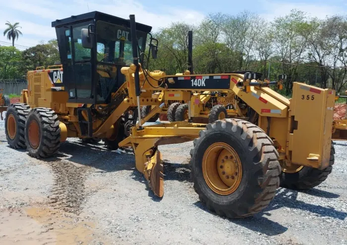 Motoniveladora Caterpillar 140K cabinada