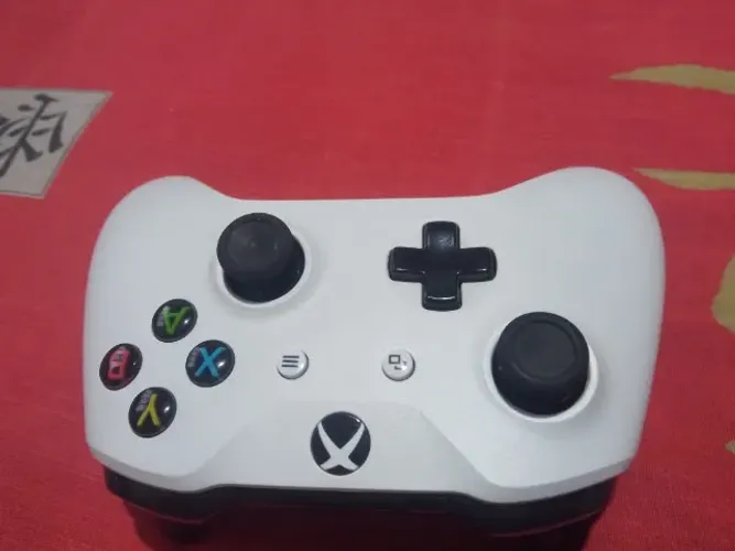 Xbox One S 500Gb 1 controle + 11 jogos midia fisica!!!