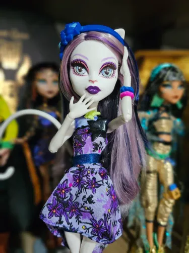 Boneca Monster High Catrine Gloom and Bloom