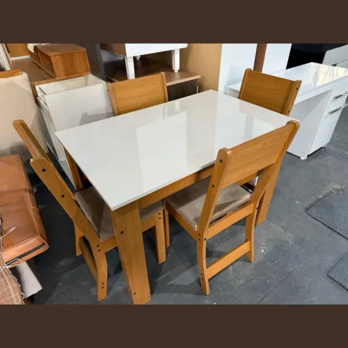 Mesa com 4 cadeiras - entrego hoje
