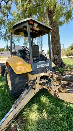 Retroescavadeira New Holland LB90 4x4 ano 2006