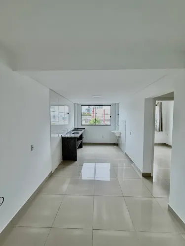 Alugo apartamento novo no centro de Itajaí, há poucos metros da Univali.