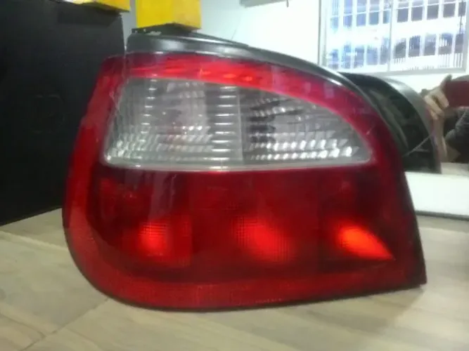 Lanterna Esquerda Renault Megane 2000 a 2004 *0