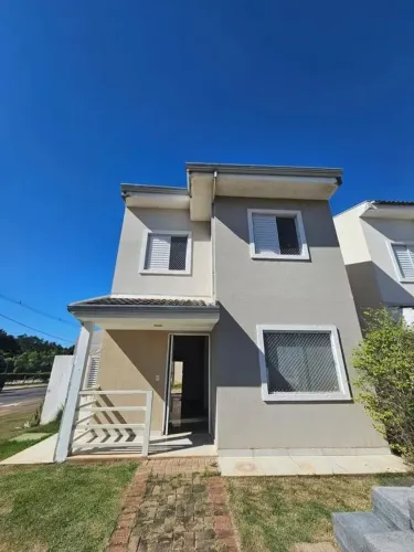 Casa em Condomínio com 3 Quarto(s) e 3 banheiro(s) para Alugar, 96 m² por R$ 5556 / Mês