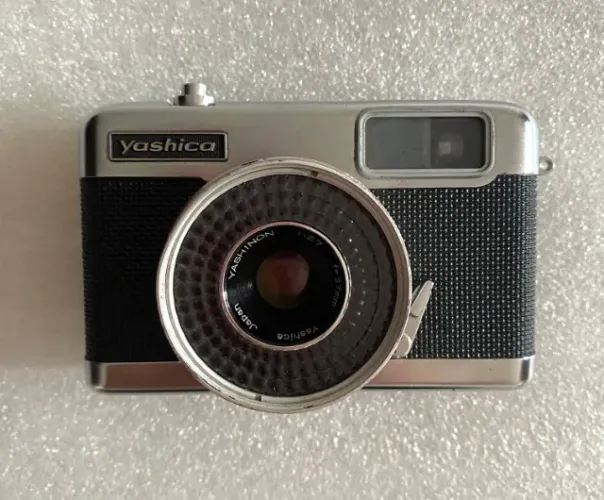 Câmera Yashica Ez-matic Made In Japan Vintage C/ Defeito